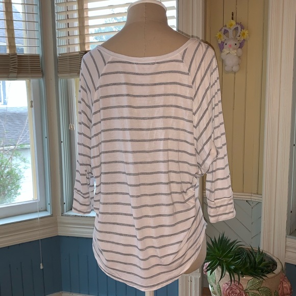 Billabong v-neck striped half sleeve shirt ⭐️ - Picture 7 of 8